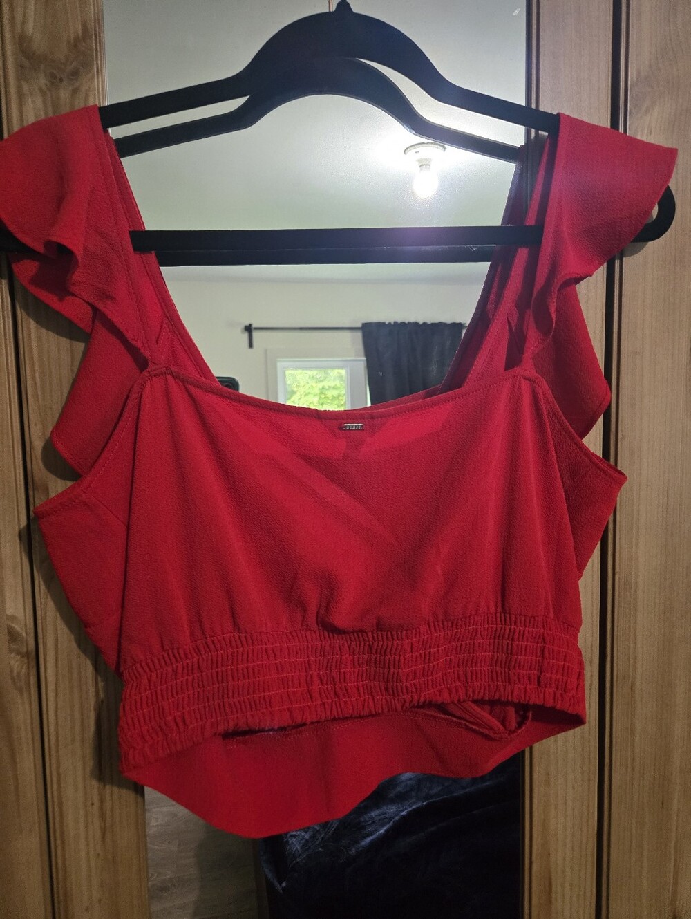 Guess Red Ruffle V-Neck Crop Top Size Small - Picture 8 of 12